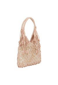 Pink macramé taske med en vævet tekstur, der har bløde håndtag og dekorative knuder, samt en let stofforing.