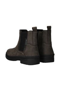 Bruine suède Chelsea-boots met elastische zijpanelen, lusjes en een zwarte rubberen zool, met een afgeronde teenontwerp.