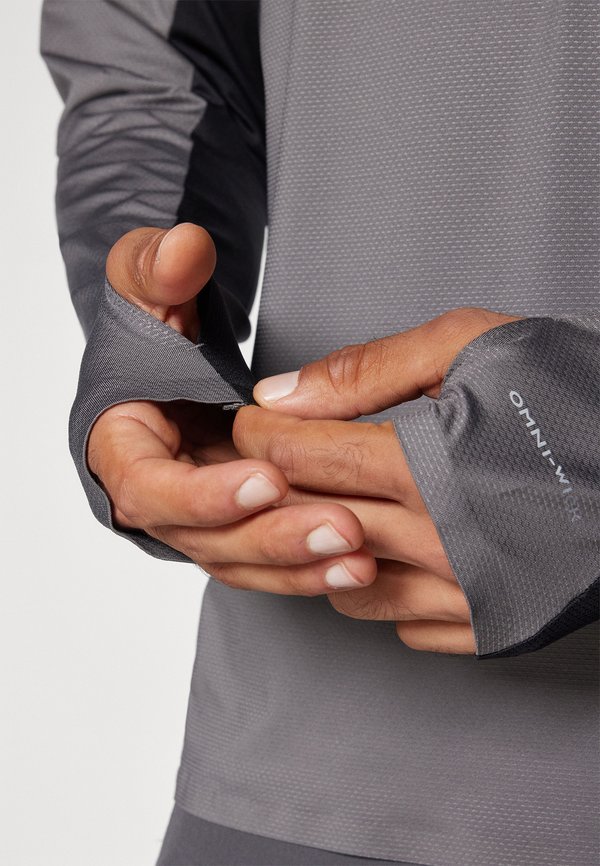 THREE PITCH™ HALF ZIP - Long sleeved top4