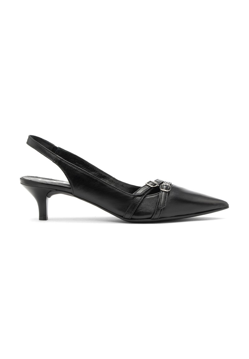 Pantofii din piele neagră, cu toc slingback, prezintă un vârf ascuțit, curele embosate cu detalii de cataramă și un toc subțire, de înălțime medie. Textura este netedă pe toată suprafața.