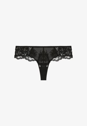 Zwarte kanten slip met bloemenborduurwerk en gegolfde randen, met een semi-doorzichtig ontwerp en delicate details.
