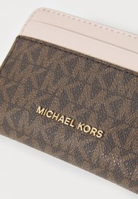 MICHAEL Michael Kors JET SET COIN CARD CASE - Piniginė - brn/sftpink