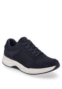 Marineblaue Sneakers aus Wildleder und Mesh-Materialien, mit Schnürdesign, strukturierten Paneelen und einer hellen Gummisohle.