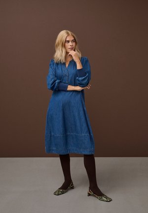Culture ALLURA ARPA - Robe en jean - dark blue wash