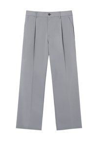 Pantalones grises con pliegues que cuentan con un diseño de pierna recta, bolsillos laterales, un cierre frontal con botón y una textura de tela suave.