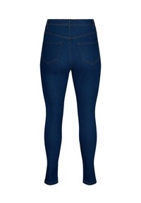Tmavomodré džínsy so slim fit strihom, s vysokým pásom, dvoma zadnými vreckami a ozdobným prešívaním. Hladká tkanina s miernym elastanom.