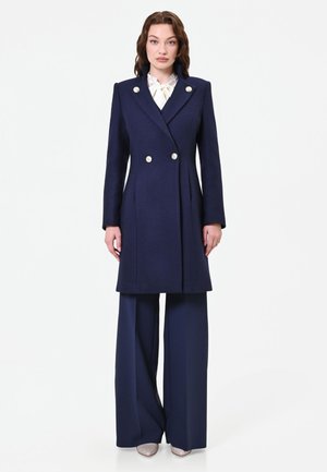 Rinascimento, CAPOSPALLA TINTA UNITA - Cappotto classico - blu navy