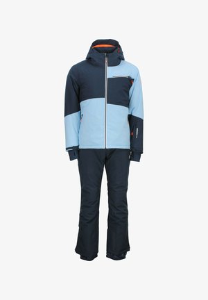 Tenue de ski comportant une combinaison de bleu et de marine, avec une veste zippée, une capuche et un pantalon assorti. Tissu texturé avec des poches et des accents.