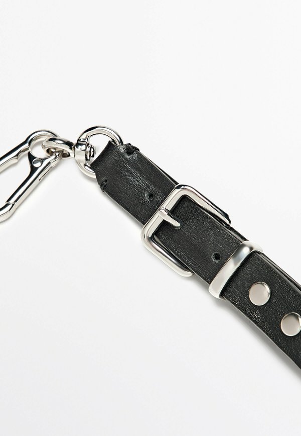WITH BUCKLE AND STUDS  - Keyring3