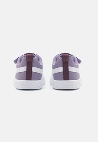 Puma COURTFLEX  - Chaussures de course - pale plum/white
