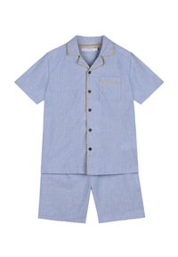 Ensemble composé d'une chemise à manches courtes bleu clair à boutons assortis et d'un short, avec des bordures jaunes sur le col, la ligne de boutons et le bord de la poche poitrine.