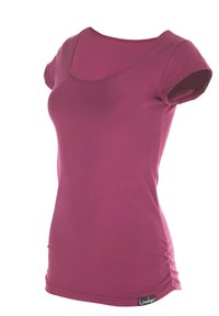 Kurzärmliges, tailliertes T-Shirt in tiefem Pink. Mit Rundhalsausschnitt und weichem, dehnbarem Stoff sowie seitlichen Raffungselementen.
