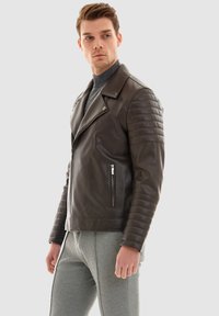 Pierre Cardin Giacca in similpelle - braun