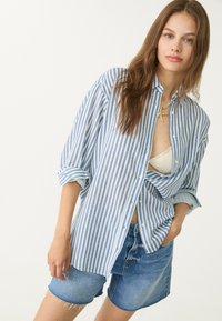 Stradivarius RUSTIKALES DAILY - Hemdbluse - mottled dark blue