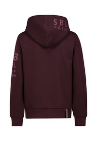 Bordeaux hoodie van zachte stof, met een trekkoordcapuchon en grafische tekst op de achterkant en rechtermouw. Gewatteerde boorden en onderkant.
