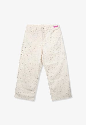 Cremefarbene Hosen mit lockerem Schnitt, ausgestattet mit einem gepunkteten Muster in Hellgrau und Blau. Hergestellt aus Baumwolle mit Fronttaschen und einem pinken Etikett.