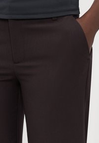 Gina Tricot Tall RELAXED TROUSERS - Stoffhose - brown