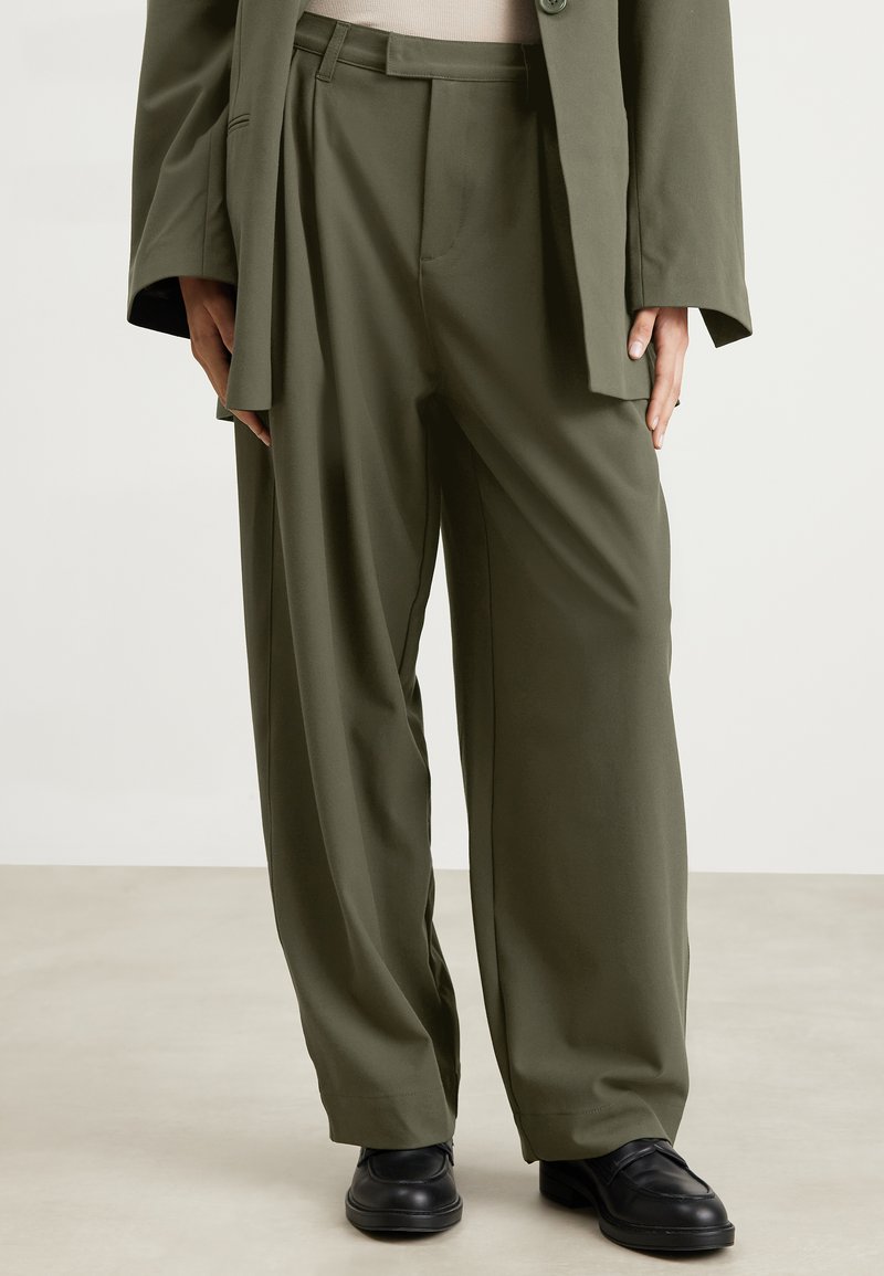 Mads Nørgaard - RECYCLED SPORTINA PARIA PANTS - Pantalones - rosin, Ampliar