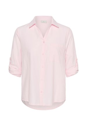 Svetlo roza dolga srajca z dolgimi rokavi, ovratnikom, prsnim žepom in zavihanimi rokavi, pritrjenimi z gumbnimi zankami.