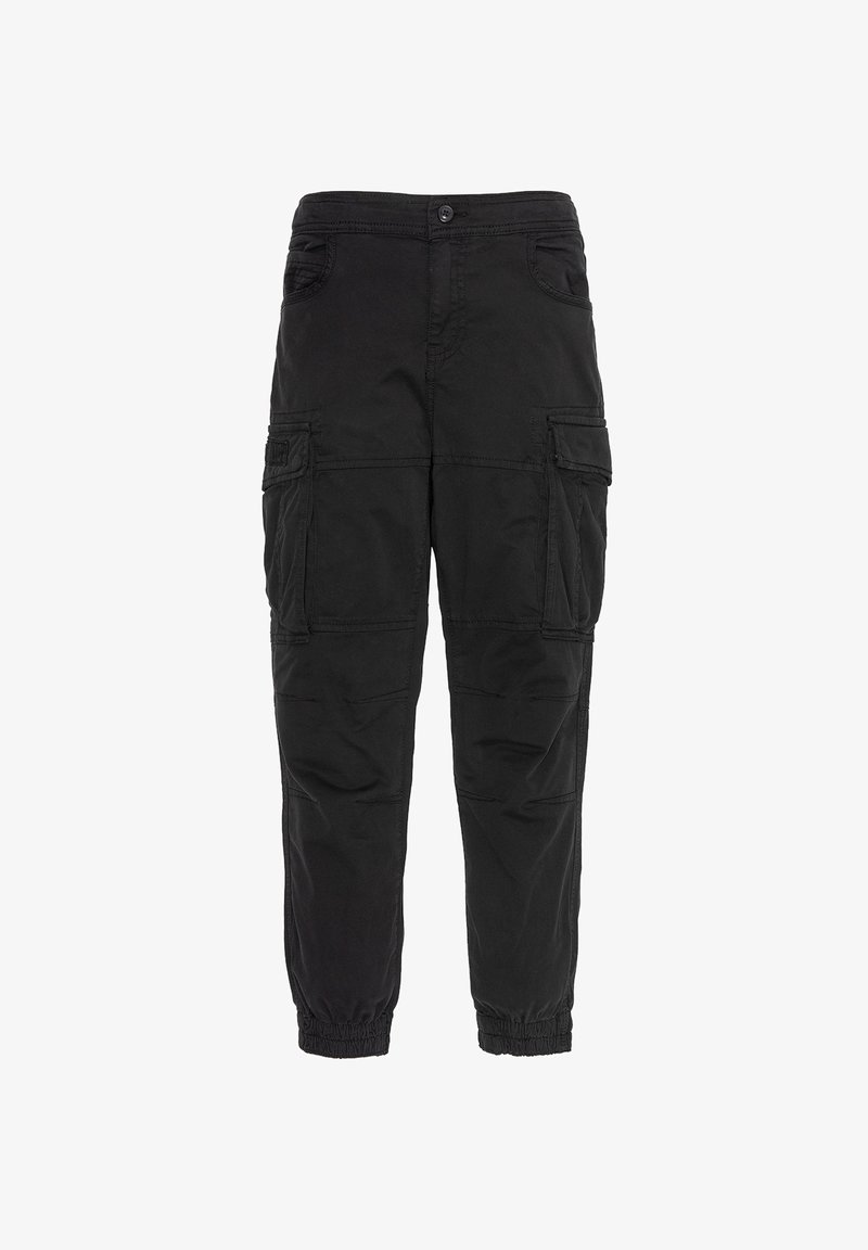 Zwarte cargobroek van lichtgewicht stof, met meerdere zakken, een knoopsluiting en elastische boorden voor een taps toelopende pasvorm.