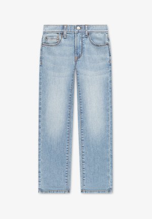 Hellblaue Jeans mit geradem Bein, vorderen Taschen, Gürtelschlaufen und Knopfverschluss vorne, flach auf weißem Hintergrund dargestellt.