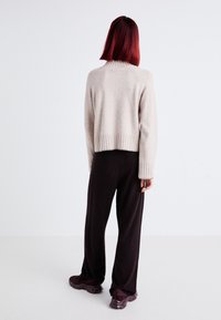 GAP Nadrágok - terra brown