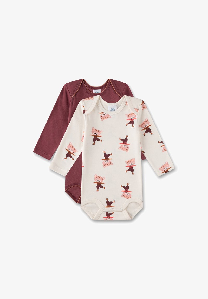 Zwei langärmlige Bodysuits: einen in Bordeaux und einen in Creme mit einem Bärenmuster. Beide haben Druckknopfverschlüsse am Boden und sind aus weichem Baumwollstoff.
