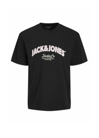 Sort bomulds t-shirt med korte ærmer, der har en rund udskæring og fed hvid og lyserød tekst: "JACK&JONES Studio Co." trykt på forsiden.