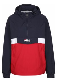 Giacca a pullover navy e rossa con cappuccio, dotata di zip parziale frontale, striscia orizzontale bianca e logo FILA sul petto. Tessuto leggero.