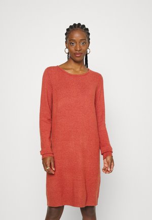 VIRIL LS NOOS - Strickkleid - burnt henna