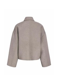Beskurad, överdimensionerad jacka i ljusgrå ull. Har en krage, breda ärmar och en enkel sömdesign bak.