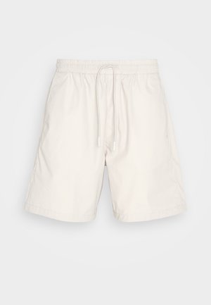 Lysebeige shorts laget av et mykt, lett stoff. Har elastisk linning med snor og sidelommer.