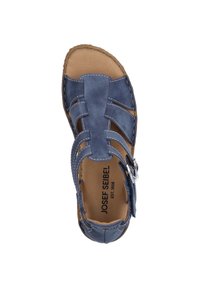 Sandal in pelle blu con design open-toe, multiple cinghie e fibbia laterale. Presenta una soletta testurizzata e bordi cuciti per i dettagli.