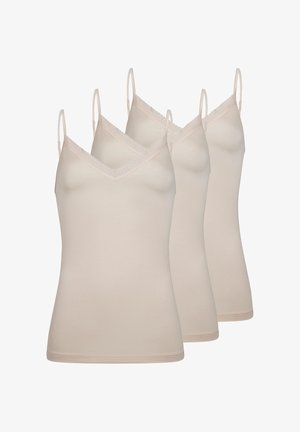 Kolme beigenväristä camisolia, joissa on pitsireunaiset V-kaula-aukot ja ohuet olkaimet, aseteltuna vierekkäin valkoisella taustalla.