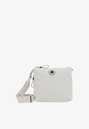 Hvid nylon crossbody taske med en glat overflade, sølv hardware, lynlåslukning og justerbar rem. Har et rundt logo på forsiden.