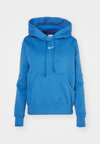 Blå bomullshoodie med en framficka, dragsko på huvan och en vit Nike-logotyp på bröstet. Texturerat tyg och ribbade ärmslut.