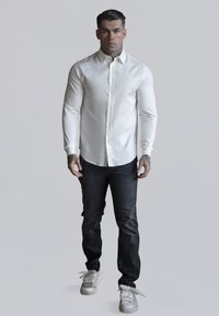SIKSILK ESSENTIALS - Shirt - white