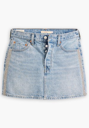 Fustă din denim de un albastru deschis, cu un design ajustat, cinci buzunare, două butoane și panouri laterale argintii. Cusături clasice și tiv terminat.