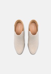 Even&Odd Wide Fit Nilkkurit - off-white