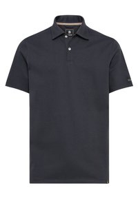 Polo en coton bleu marine avec une patte de boutonnage à deux boutons, des manches courtes, et un détail de logo sur la manche. Texture lisse, coupe classique.