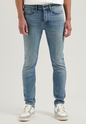 - Jeansy Slim Fit