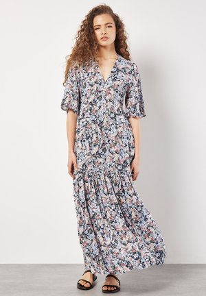 Maxikleid aus leichtem Stoff, mit floralem Druck in Blau, Pink und weißen Blumen, V-Ausschnitt und kurzen Puffärmeln.