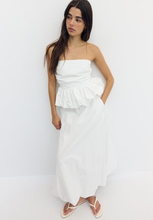 Stradivarius, FLACHE SANDALEN MIT ZIERKNOTEN 19753870 - T-bar sandals - white