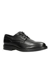 Scarpa nera in pelle con lacci, dal naso liscio e superiore texture. Presenta un tacco basso impilato e un sottile dettaglio di cucitura lungo la suola.