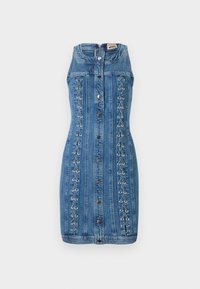 Robe en denim sans manches, couleur bleu clair, fermeture à boutons sur le devant et motif de lacets décoratif sur les côtés.