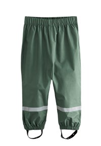 Pantaloni verzi impermeabili cu talie elastică, bretele ajustabile la glezne și două dungi reflectorizante pe partea inferioară a picioarelor.