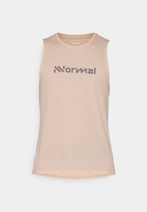 Heledad beež tank-top, millel on ruuduline tekstuur ja lilla logo esiküljel. Otsekand ja külgmised lõhikd paindlikkuse tagamiseks.