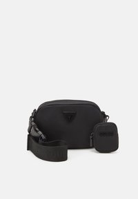 Sort nylon crossbody taske med en glat struktur, lynlås lukning, logo-plade og aftagelig kortholder. Den justerbare strop har branding.