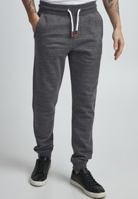 11 Project PRMENKO REGULAR FIT - Trainingsbroek - black