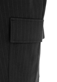 Zizzi MIT TASCHEN UND ELASTISCHEM BUND - Cargo trousers - black sand pin st